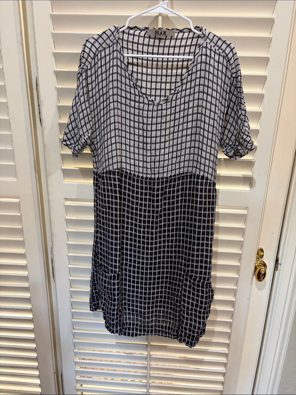 Flax Two-Tone Grid V-Neck Tunic Dress in Black and White. Size P